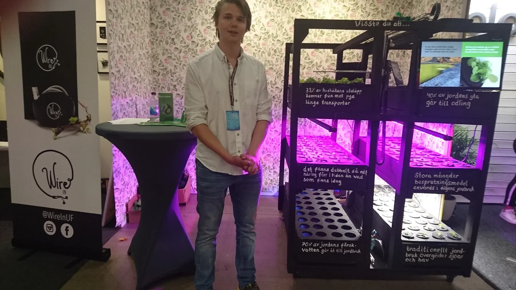 With the garden robot at the Ung Företagsamhet fair